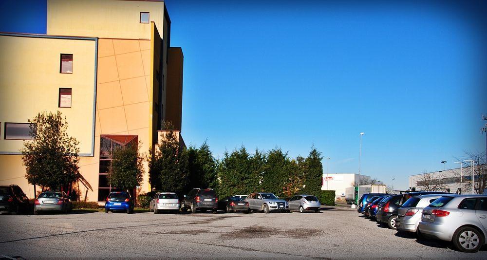 Break Hotel Ospedaletto Lodigiano Esterno foto